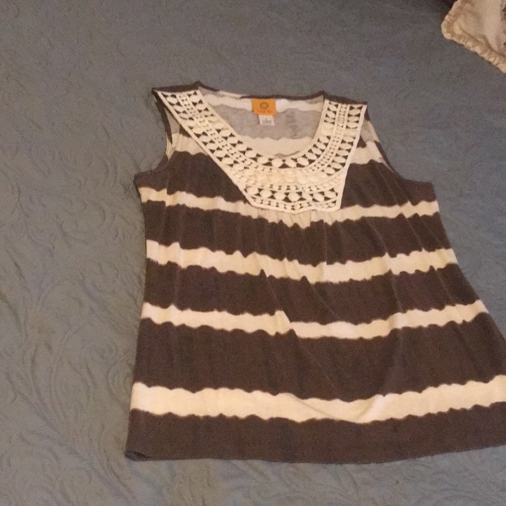 Ruby rd sleeveless top with beautiful details